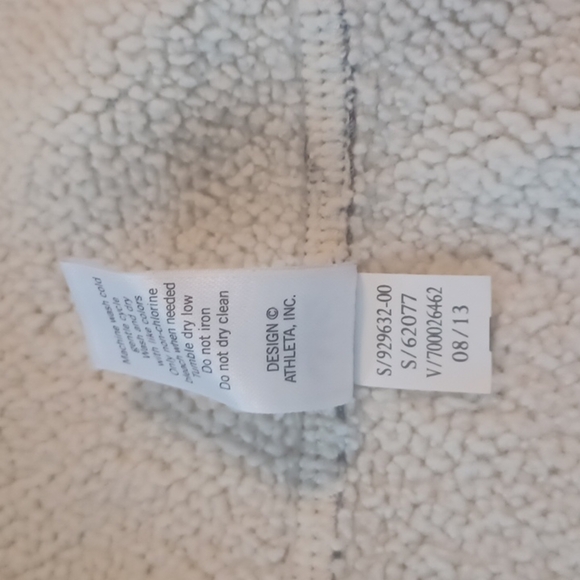 athleta grey warm hoodie, size Medium. Sleek design.Great used condition. - Picture 13 of 13